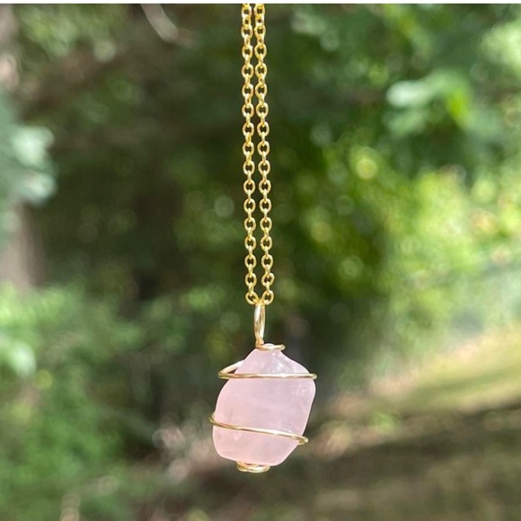 Jewelry - Small rose Quartz crystal necklace